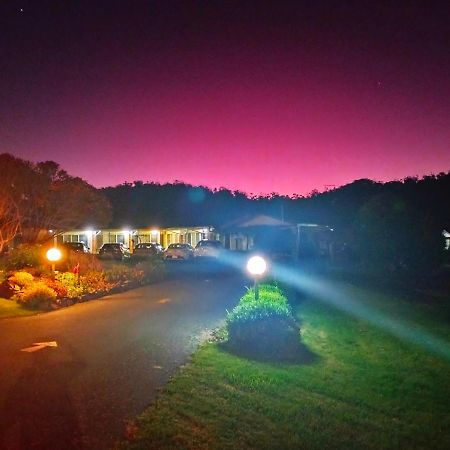 Wintersun Gardens Motel Бичено Екстер'єр фото