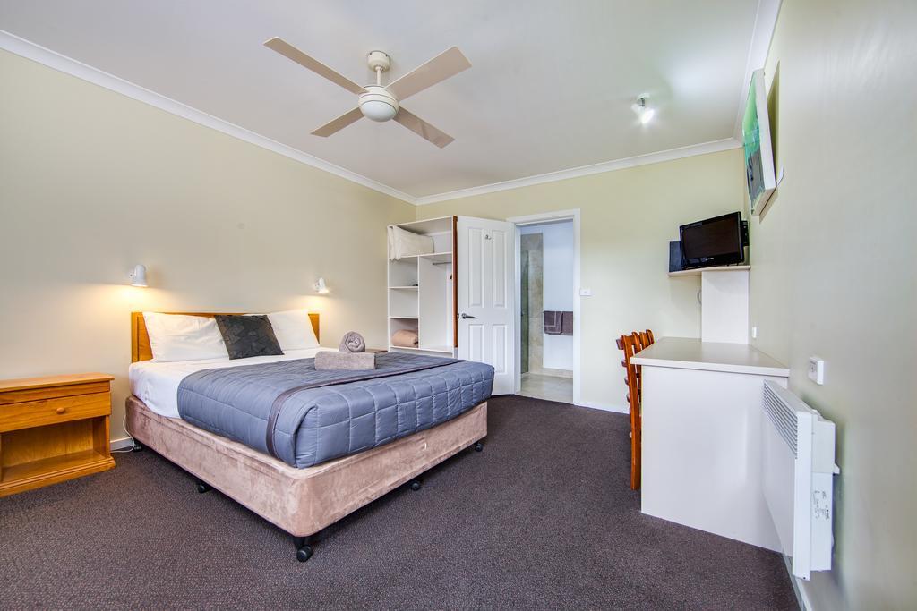 Wintersun Gardens Motel Бичено Екстер'єр фото