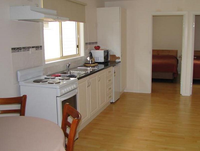 Wintersun Gardens Motel Бичено Екстер'єр фото