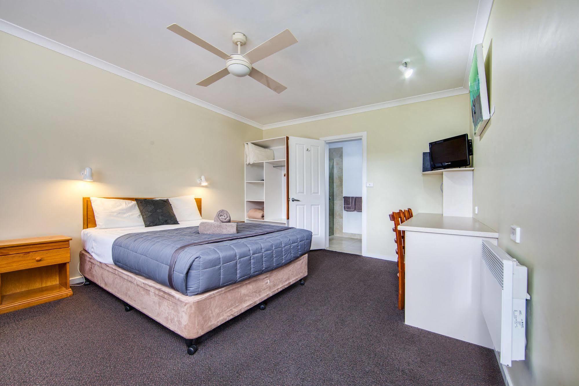 Wintersun Gardens Motel Бичено Екстер'єр фото