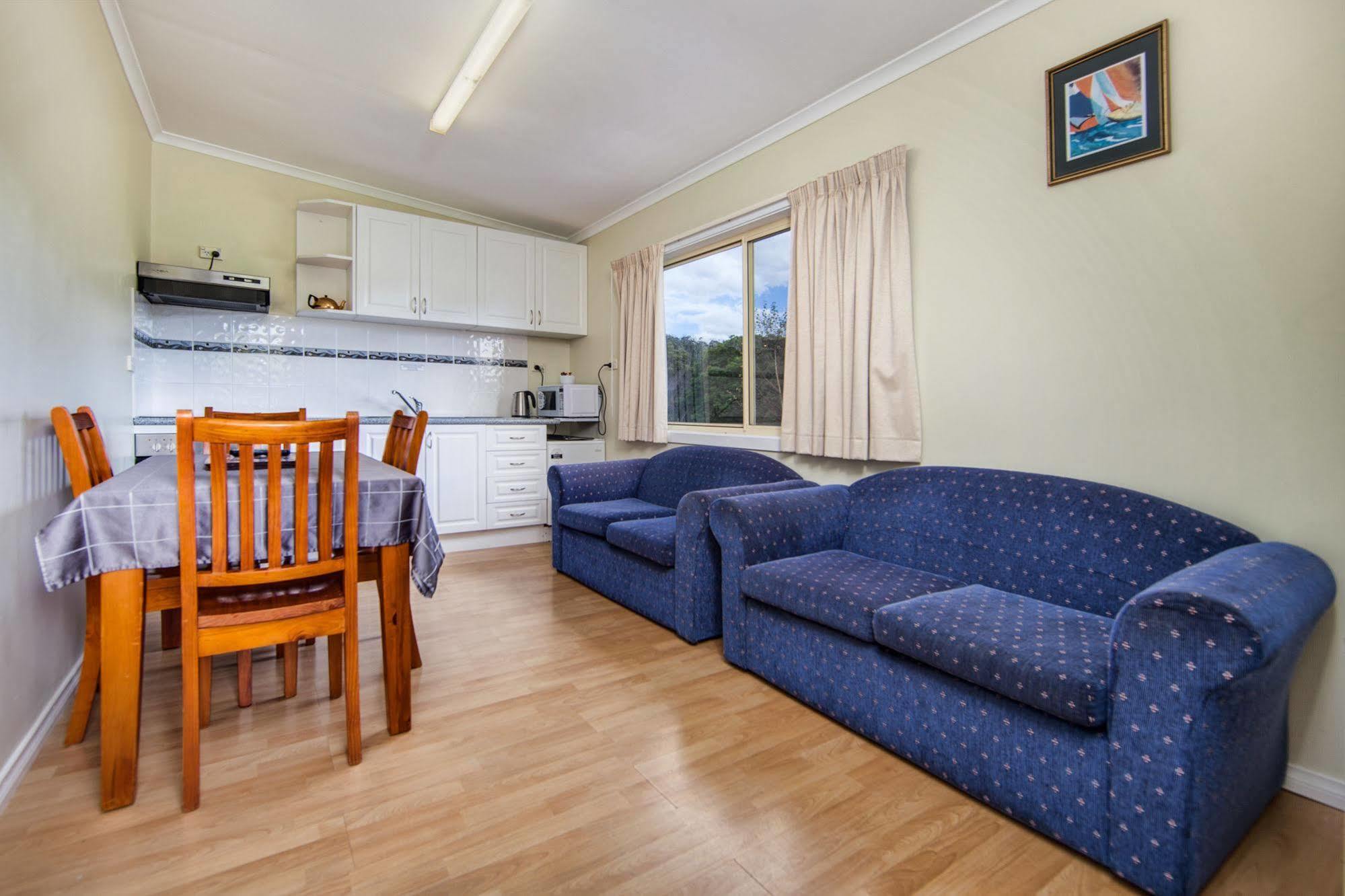 Wintersun Gardens Motel Бичено Екстер'єр фото
