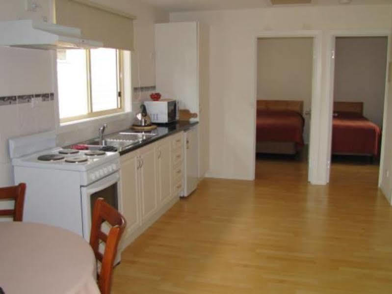 Wintersun Gardens Motel Бичено Екстер'єр фото