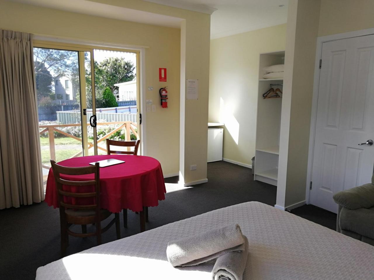 Wintersun Gardens Motel Бичено Екстер'єр фото